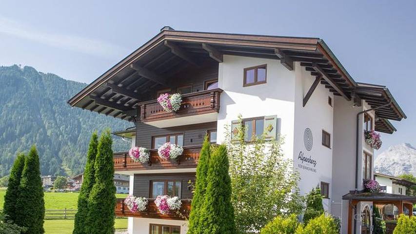 Appartement voor 5 personen, with uitzicht op het meer and balkon as well as tuin, met huisdier in Pertisau