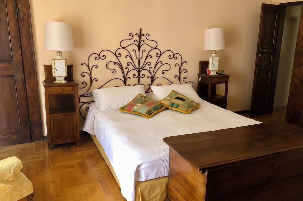 Entire apartment, Top-Roof Large Apartment In Spoleto City Center, Quiet And Cozy To Feel At Home in Spoleto, Perugia Province