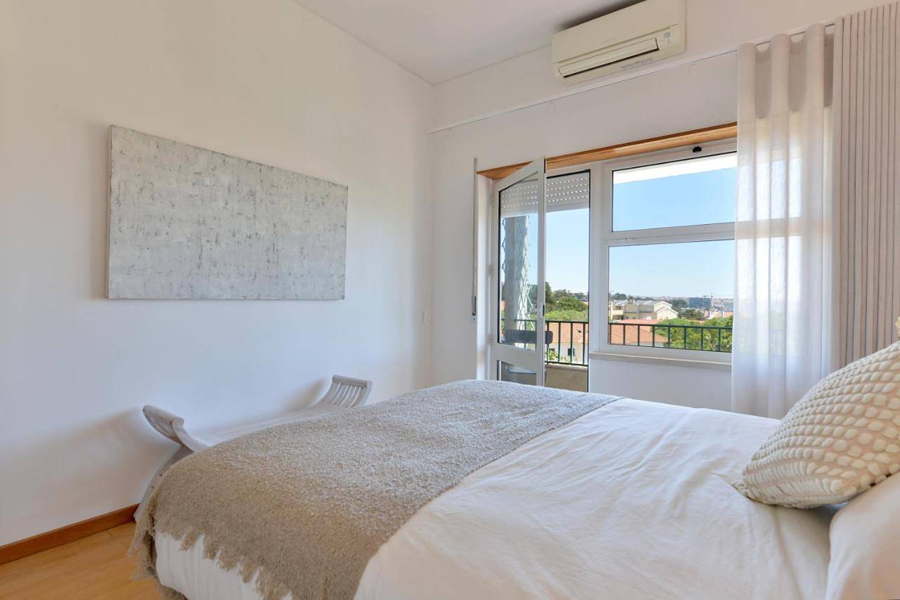 Apartamento inteiro, Sea View Family Apartment - Balcony - Free Parking - Walk to Beach in Cascais e Estoril, Costa de Lisboa