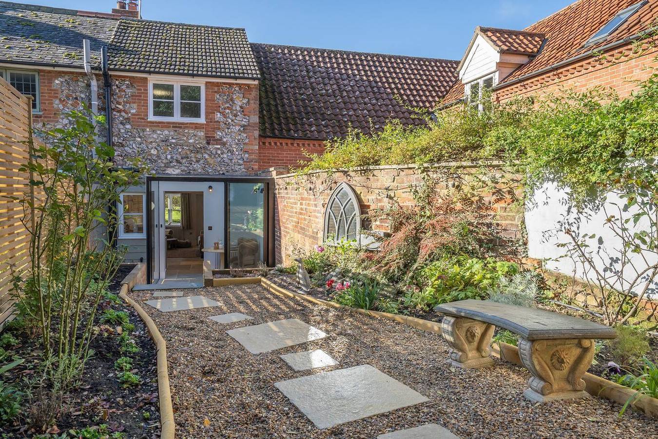 1 Bed Cottage Sleeps 2 with Hot Tub & Pets Welcome in Great Massingham, Norfolk
