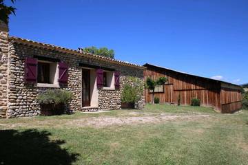 Gîte pour 5 personnes, avec jardin dans les Alpes-de-Haute-Provence