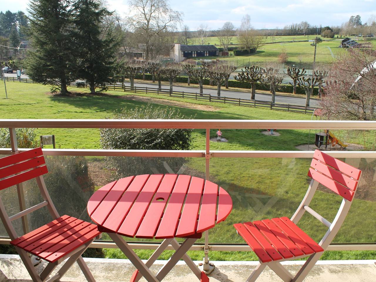 Apartamento entero, T2 cerca de los Baños del Connétable con balcón y Wi-Fi in La Roche-Posay, Vienne