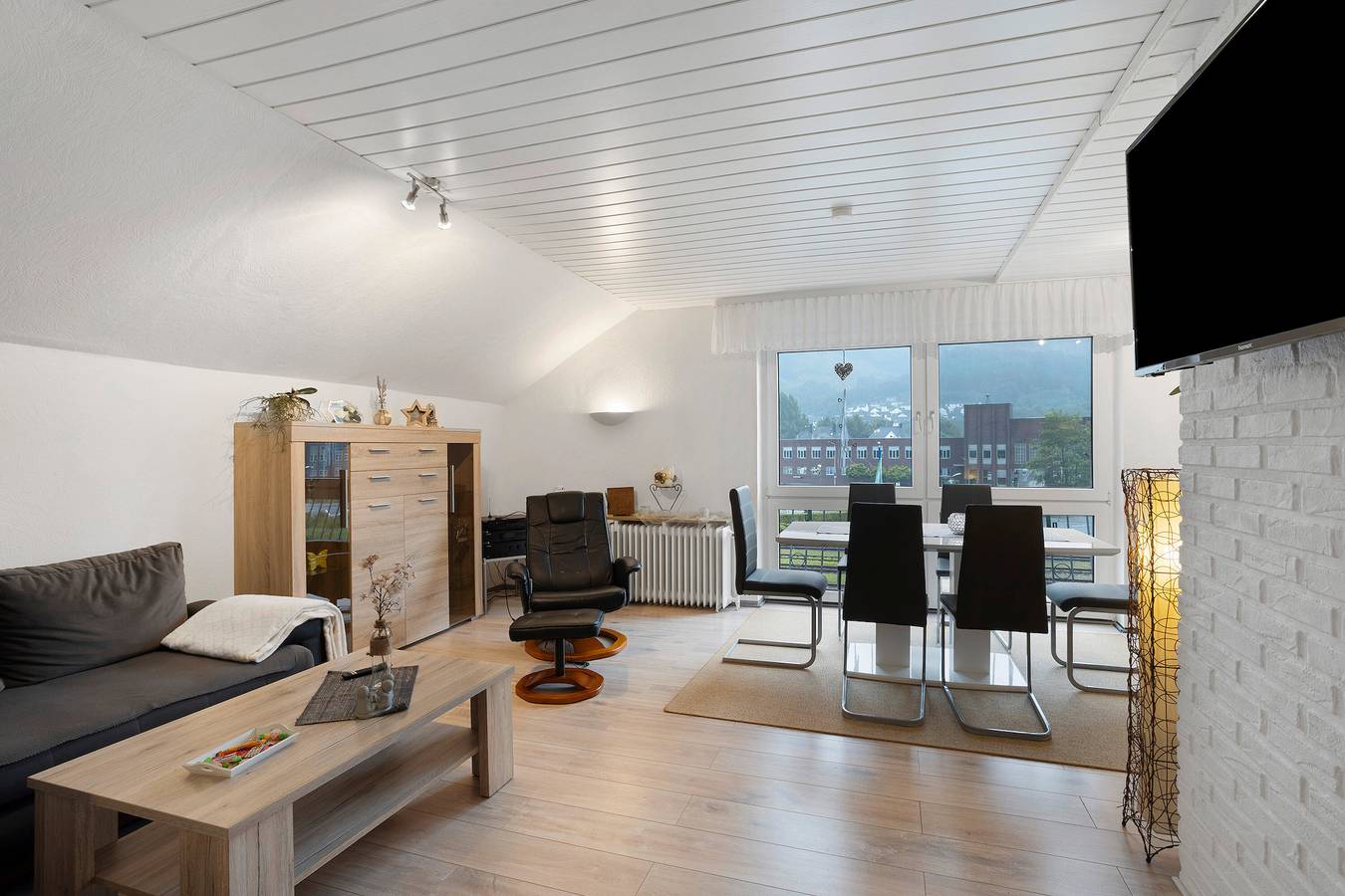 Ganze Wohnung, Ferienwohnung 'Sara's' mit privatem Garten, Wlan und Klimaanlage in Plettenberg, Märkischer Kreis