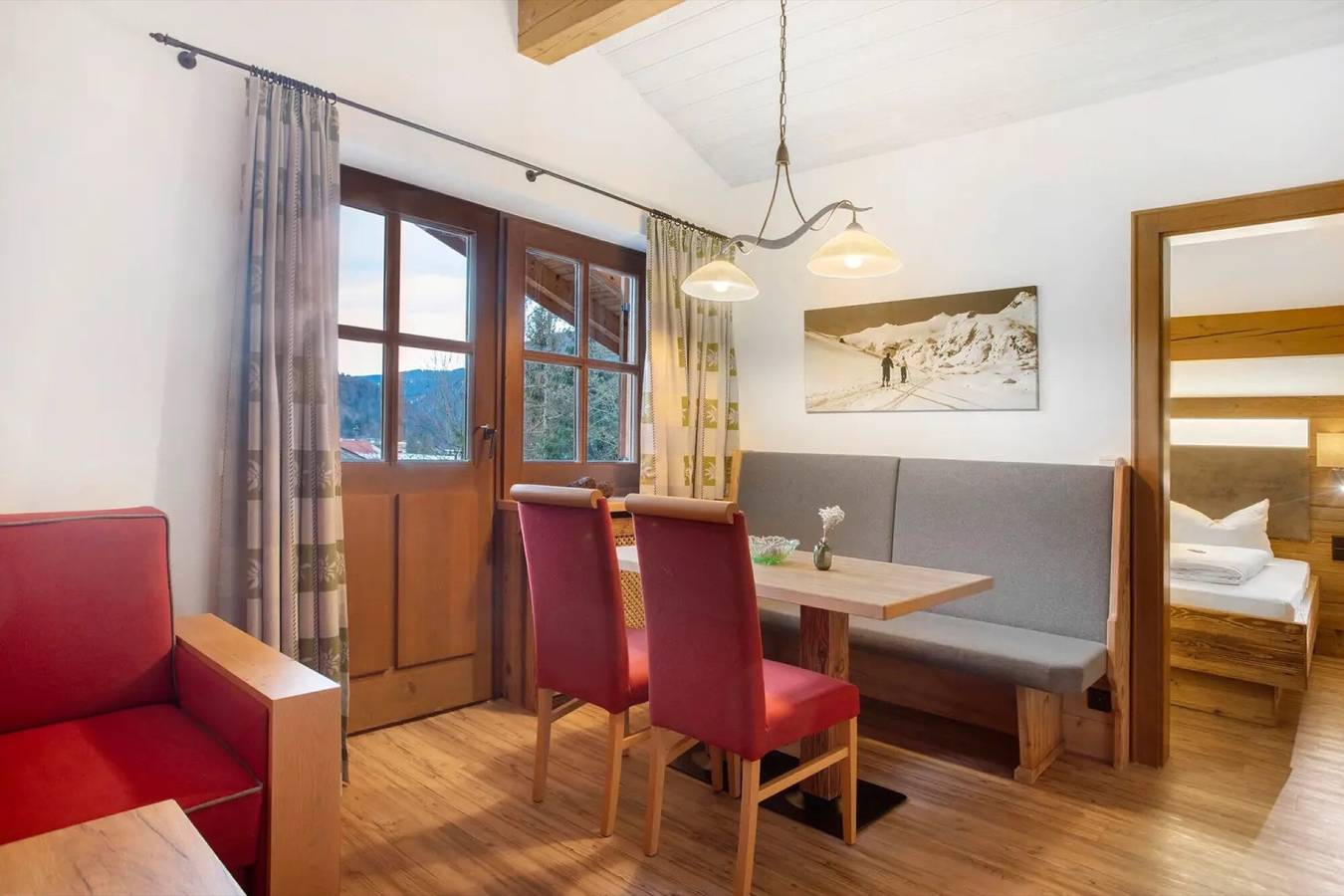 Entire apartment, Apartment 'Panorama - Apartment 6' with Mountain View, Private Balcony & Shared Sauna in Reit im Winkl, Bavarian Alps
