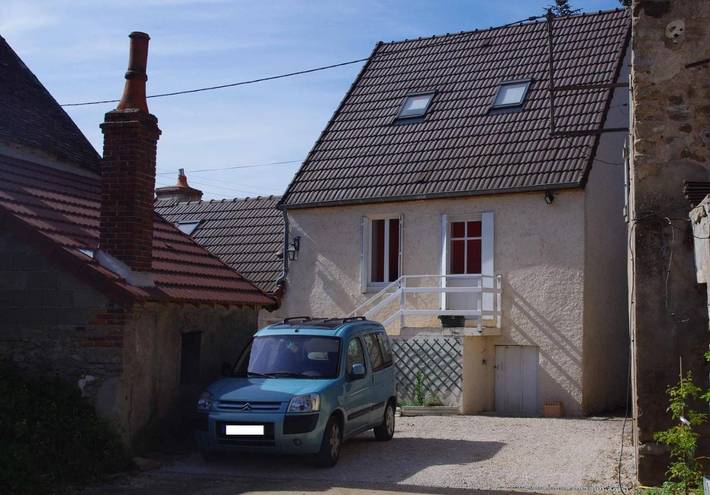 Location de vacances pour 8 personnes, avec vue et terrasse à Saint-Sernin-du-Plain - 3