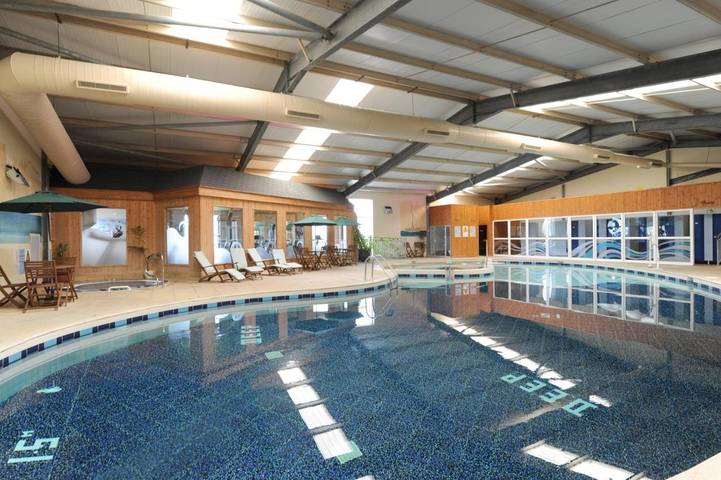 Hôtel pour 4 personnes, avec sauna et jacuzzi ainsi que piscine et jardin à Croyde