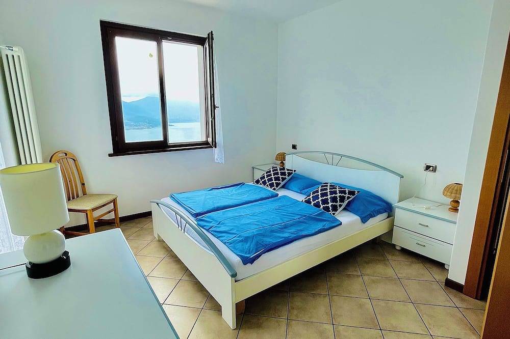 Cà Sulà, large detached house with garden and beautiful lake view in Campagnano (Lago Maggiore), Maccagno con Pino e Veddasca