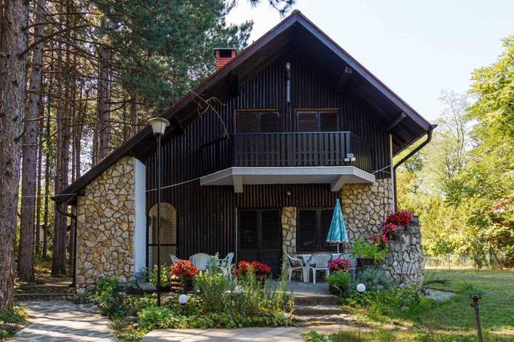 Ferienhaus für 6 Personen, mit Balkon und Terrasse sowie Garten und Ausblick in Винци