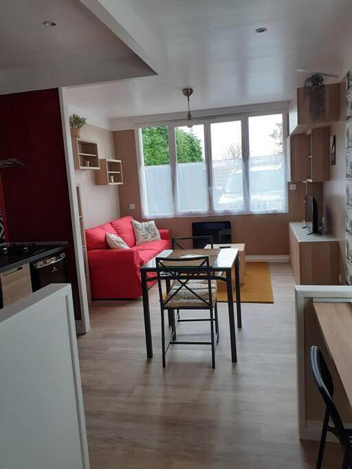 Appartement entier, One-Bedroom Apartment in Saintes, Région de Saintes