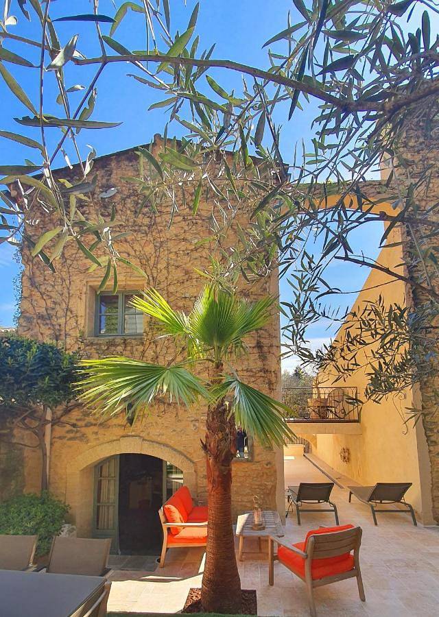 Location de vacances pour 14 personnes, avec piscine ainsi que jardin et terrasse à Vers-Pont-du-Gard - 3
