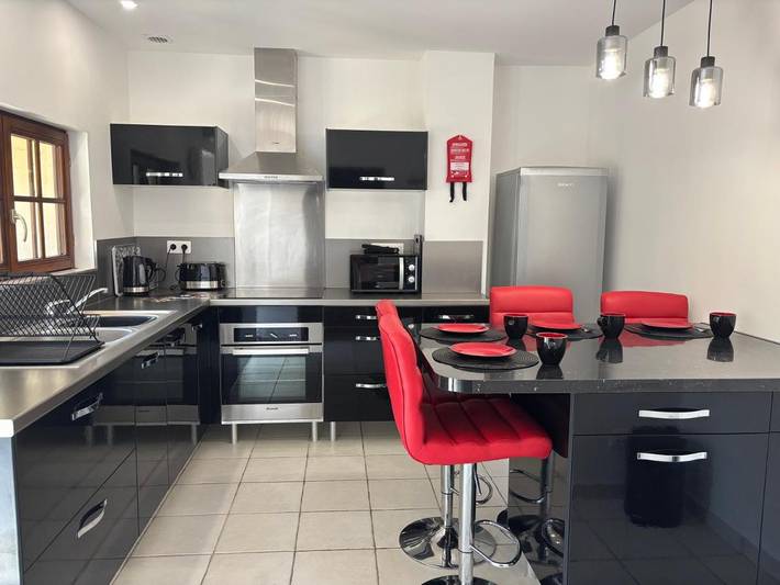 Location de vacances pour 4 personnes, avec piscine ainsi que vue et jardin à Liorac-sur-Louyre - 4