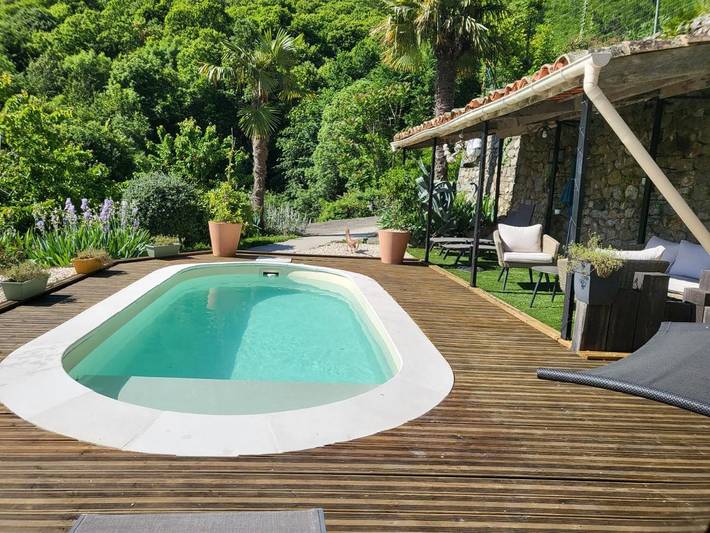 Location de vacances pour 2 personnes, avec vue ainsi que jardin et piscine à Meyras - 4