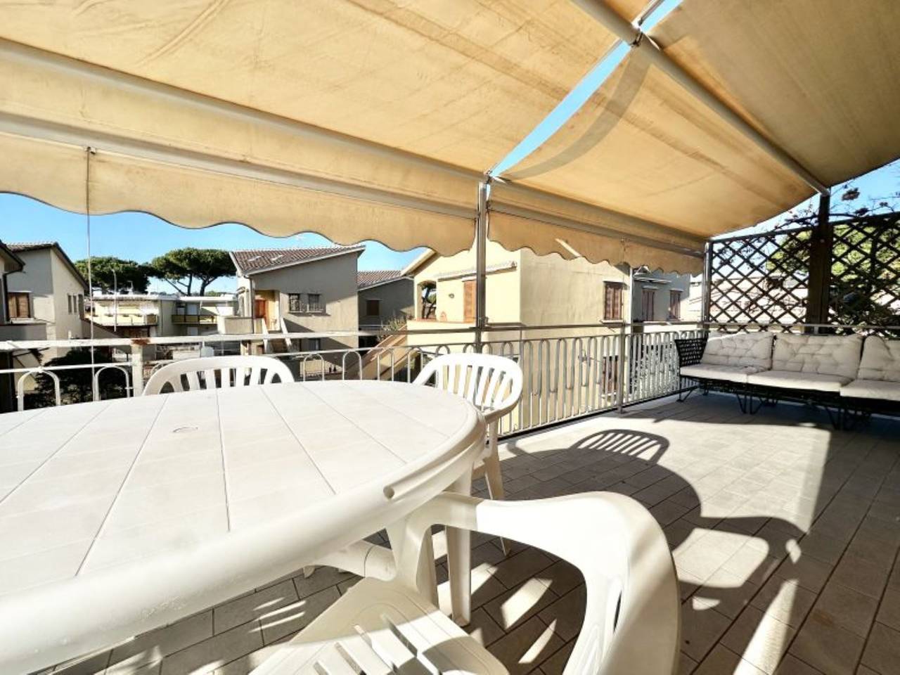 Ganze Ferienwohnung, Guerrini sopra - Rif.5 Trilocale con terrazza vista mare in Follonica, Etruskische Küste