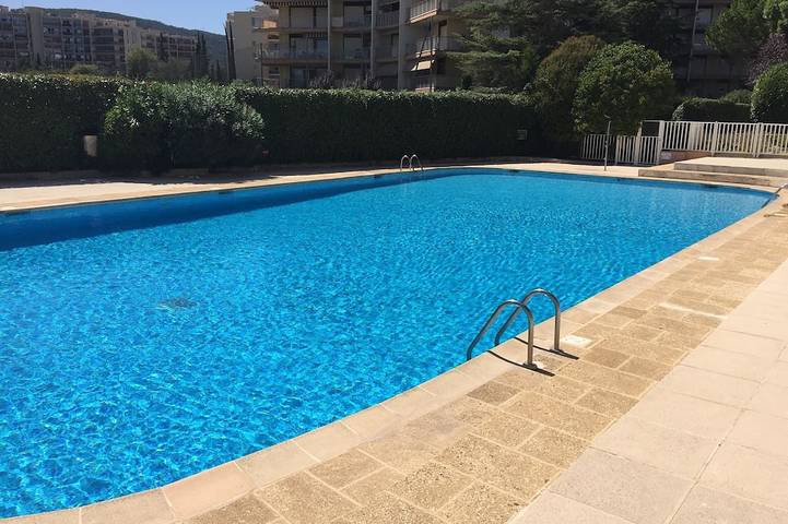 Ferienwohnung für 4 Personen, mit Terrasse und Pool sowie Garten, mit Haustier - 1