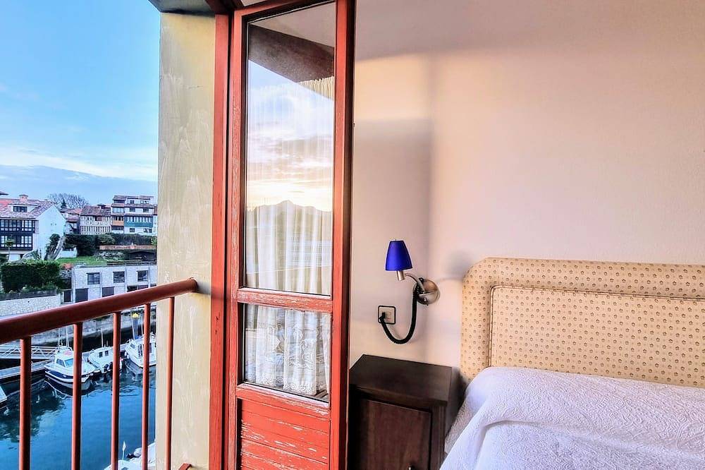 Entire apartment, Apartamento con Vistas al Puerto de Llanes in Llanes, Costa Verde (Spain)