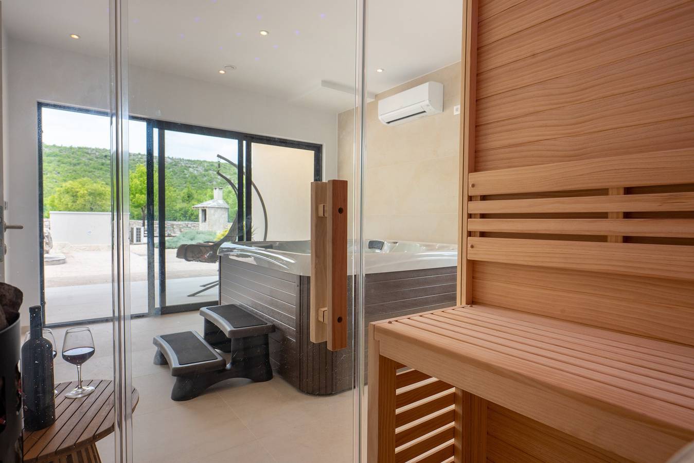 Ferienhaus 'Villa Silentio mit beheiztem Pool' mit Privatpool, Wlan und Klimaanlage in Duge Njive, Makarska Riviera