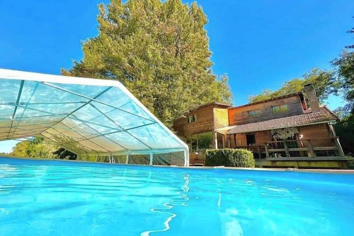 Gîte pour 11 personnes, avec terrasse et jardin, animaux acceptés à Condé-Sainte-Libiaire