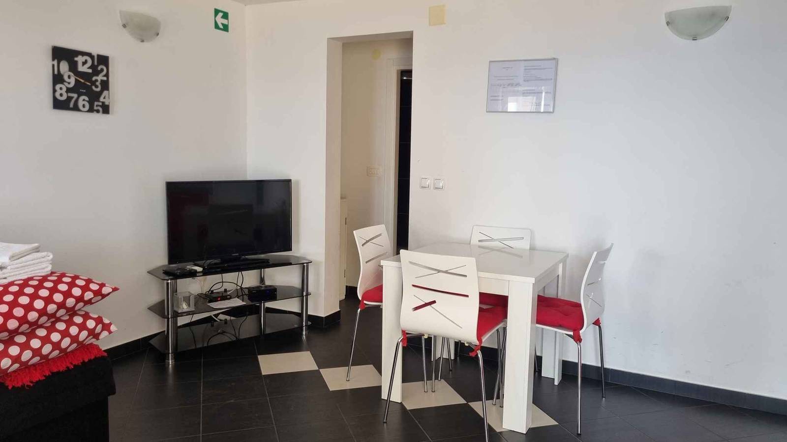 Ganze Ferienwohnung, Ferienwohnung 170 m von der Adria in Marusici, Split-Dalmatien
