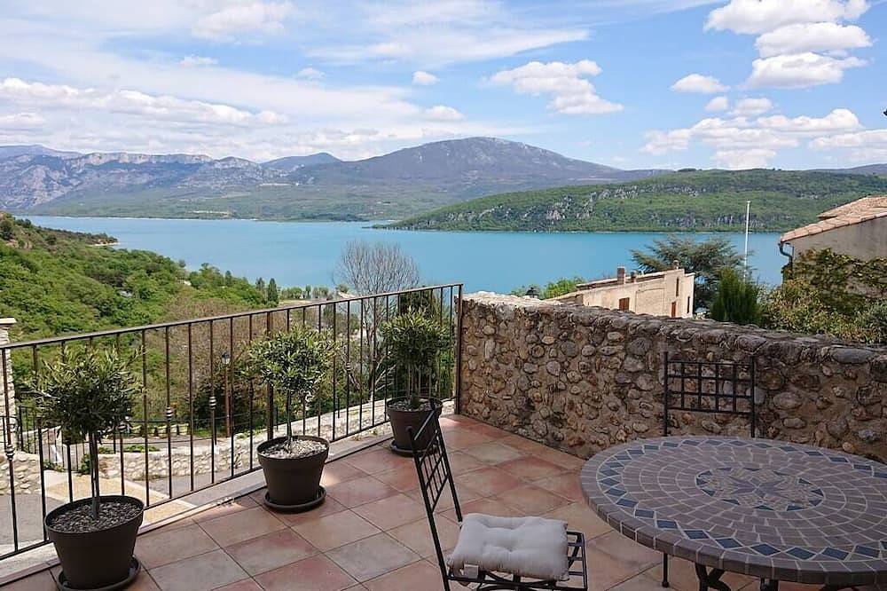 Ganze Wohnung, Schönes Studio-Apartment für 2/4 Personen mit Terrasse und Seeblick in Sainte-Croix-du-Verdon, Regionaler Naturpark Verdon