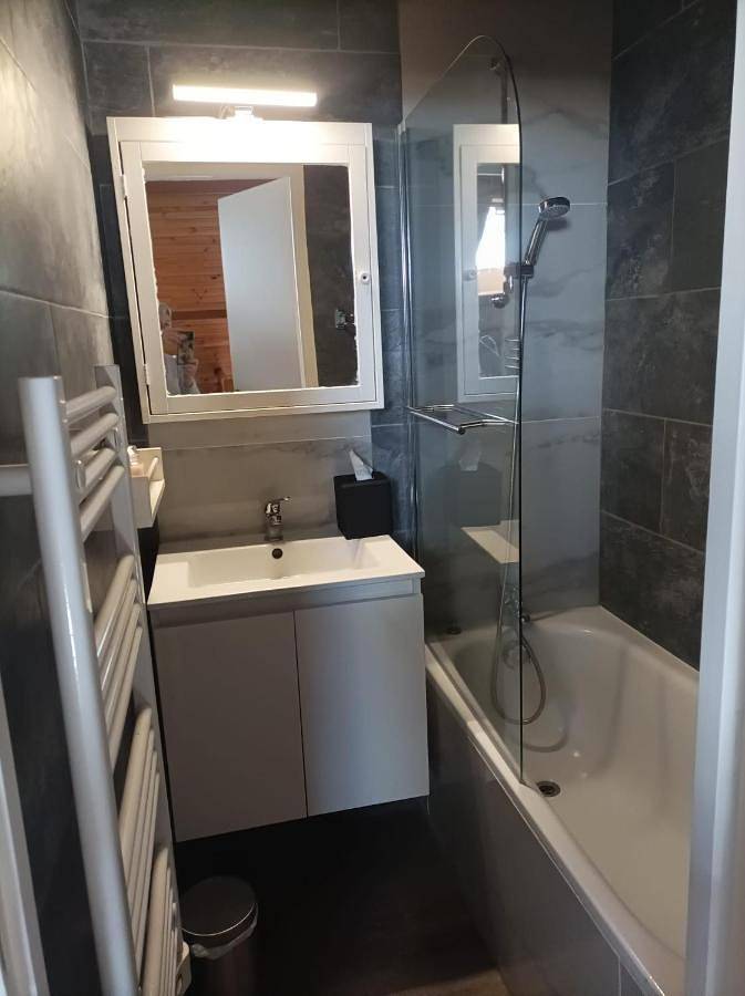 Gîte pour 4 personnes, avec vue ainsi que sauna et balcon dans Haut-Valromey - 4