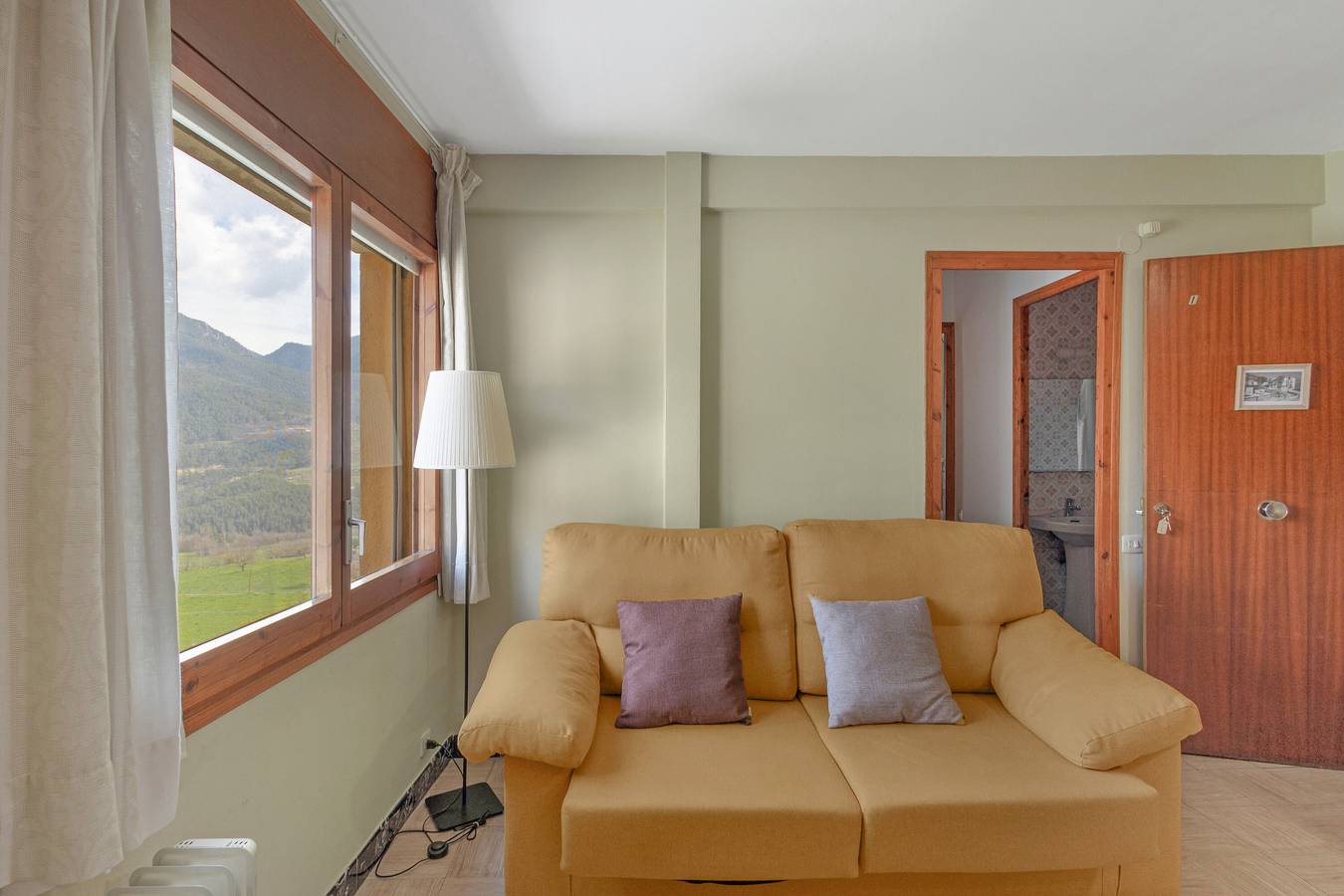 Apartamento entero, Apartamento 'El Campanar' con jardín compartido y Wi-Fi in San Lorenzo de Morunys, Pirineo Catalan