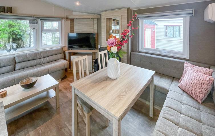 Wohnwagen für 4 Personen, mit Terrasse und Ausblick in Makkum - 3