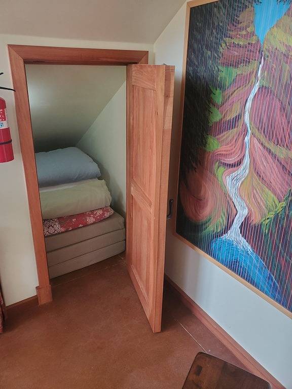 Erstaunliche Aussicht auf den Zion Np und die lokalen Klippen mit Zugang zum Virgin River. Sehr leise in Virgin, Zion Nationalpark