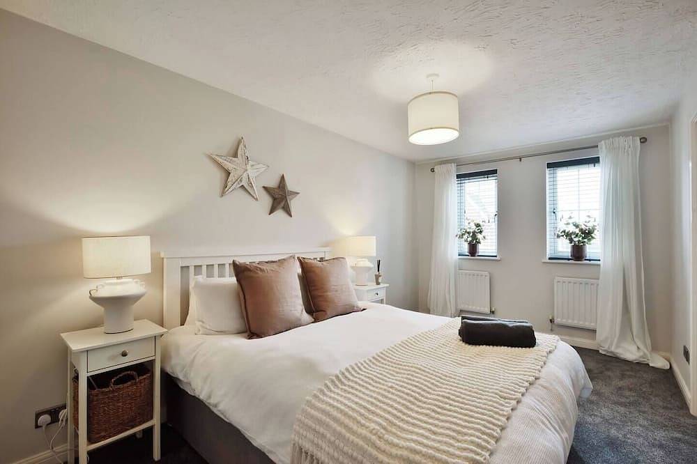 15 Mins Walk to City • Parking for 3 cars • Walk to the Pub 6 mins • Garden • Spacious Home • King Bedroom• Smart Tv in Hereford, Herefordshire