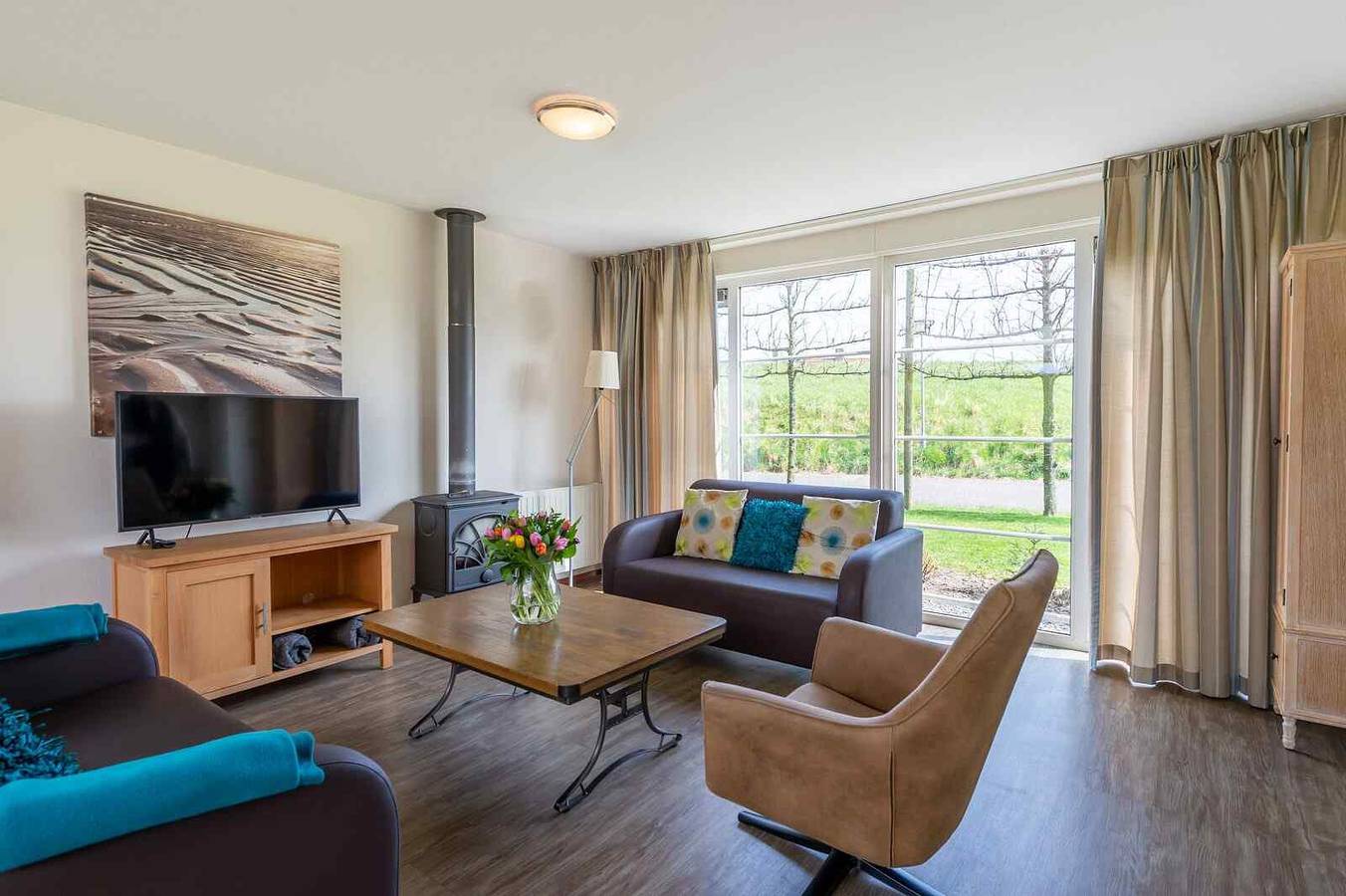 Geräumige Villa für 6 Personen mit Holzofen in Hoofdplaat in Hoofdplaat, Zeeuwse Kust