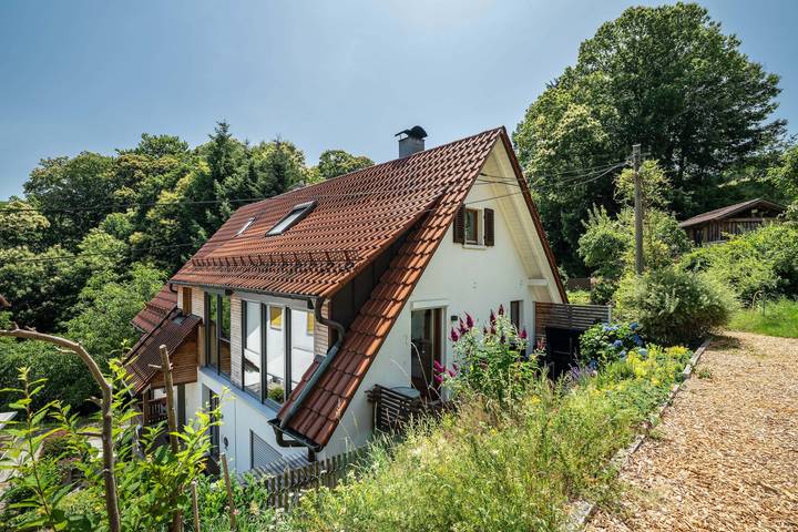 Apartamento inteiro, Apartamento 'Ferienwohnung S'Raubers' com terraço privado, jardim privado e acesso Wi-Fi in Bühl-Bühlertal (Baden-Württemberg), Buhlertal
