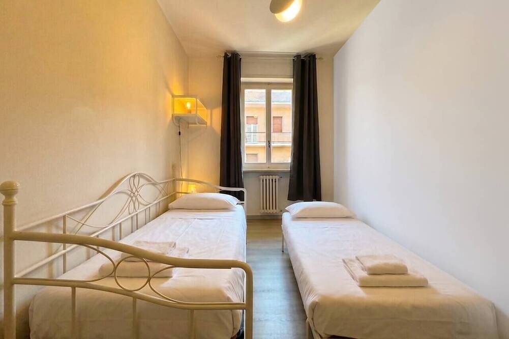 Appartamento intero, Centro & Leonardo: Trilocale Moderno con Balcone in Sesto Calende, Comune di Sesto Calende