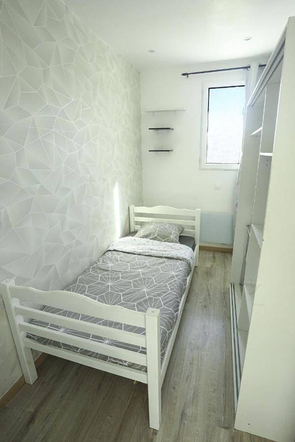 Appartement entier, Three-Bedroom Apartment in Montereau-Fault-Yonne, Seine-et-Marne