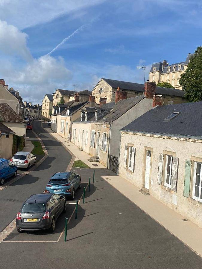 Maison climatisée 2 chambres garage wifi de 1 a 5 voyageurs in Montfort-le-Gesnois, Sarthe