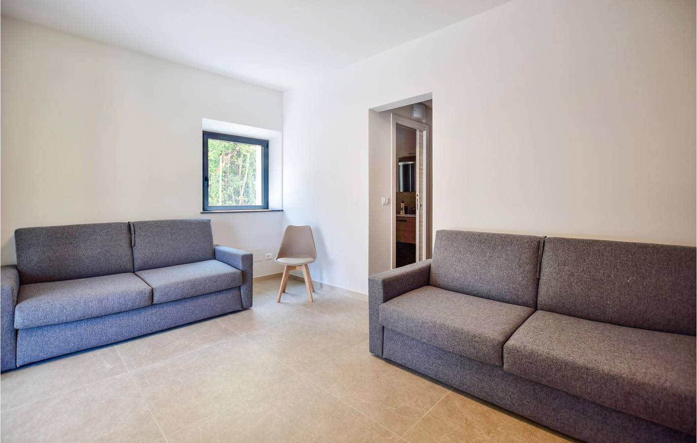 Geräumiges 120qm Apt mit Parkplatz, TV, Garten und Flussblick in Massarosa, Italienische Riviera
