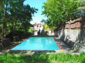 Gîte pour 4 personnes, avec jardin et piscine, adapté aux familles à Piteglio