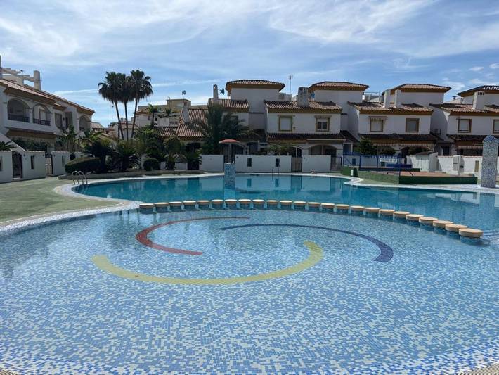 Chalet für 8 Personen, mit Kinderpool und Pool sowie Ausblick und Garten in Oliva - 3