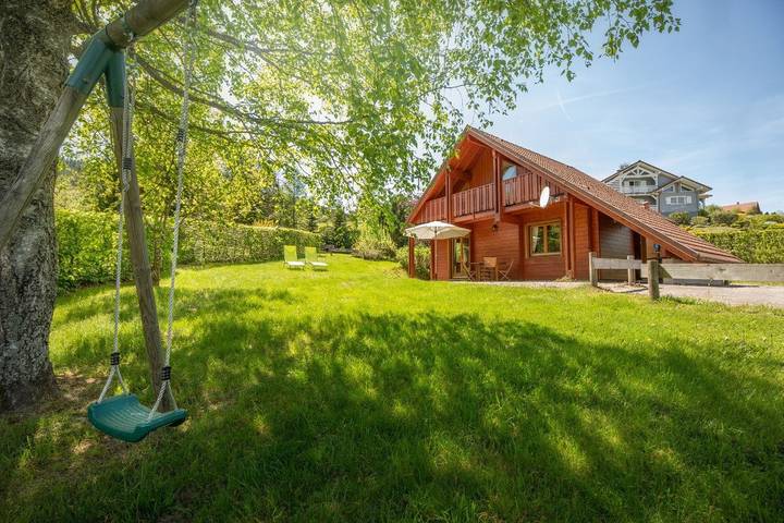 Chalet pour 4 personnes, avec Balcon et Terrasse ainsi que Jardin et Vue
