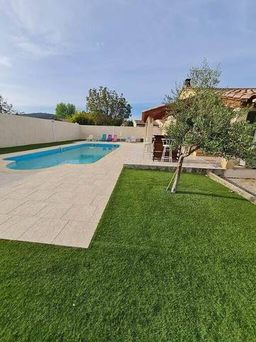 Gîte pour 4 personnes, avec terrasse et piscine à Pignans