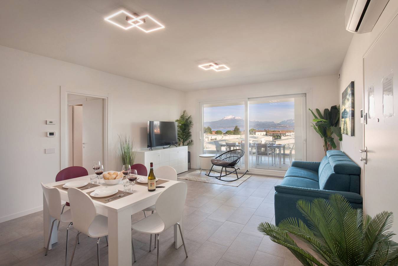 Ganze Wohnung, Perla Garda Lake Apartment With Pool in San Benedetto (Peschiera del Garda), Peschiera del Garda