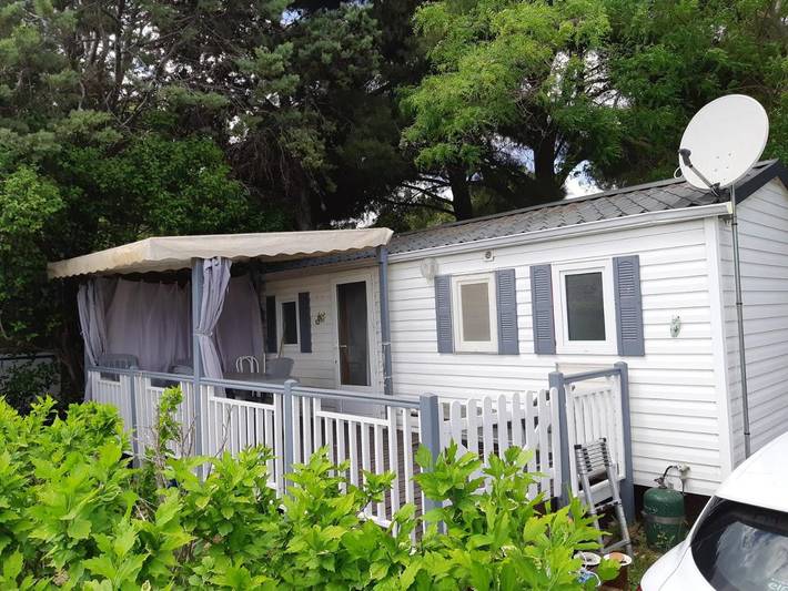 Camping pour 4 personnes, avec Terrasse et Jardin ainsi que Piscine et Vue