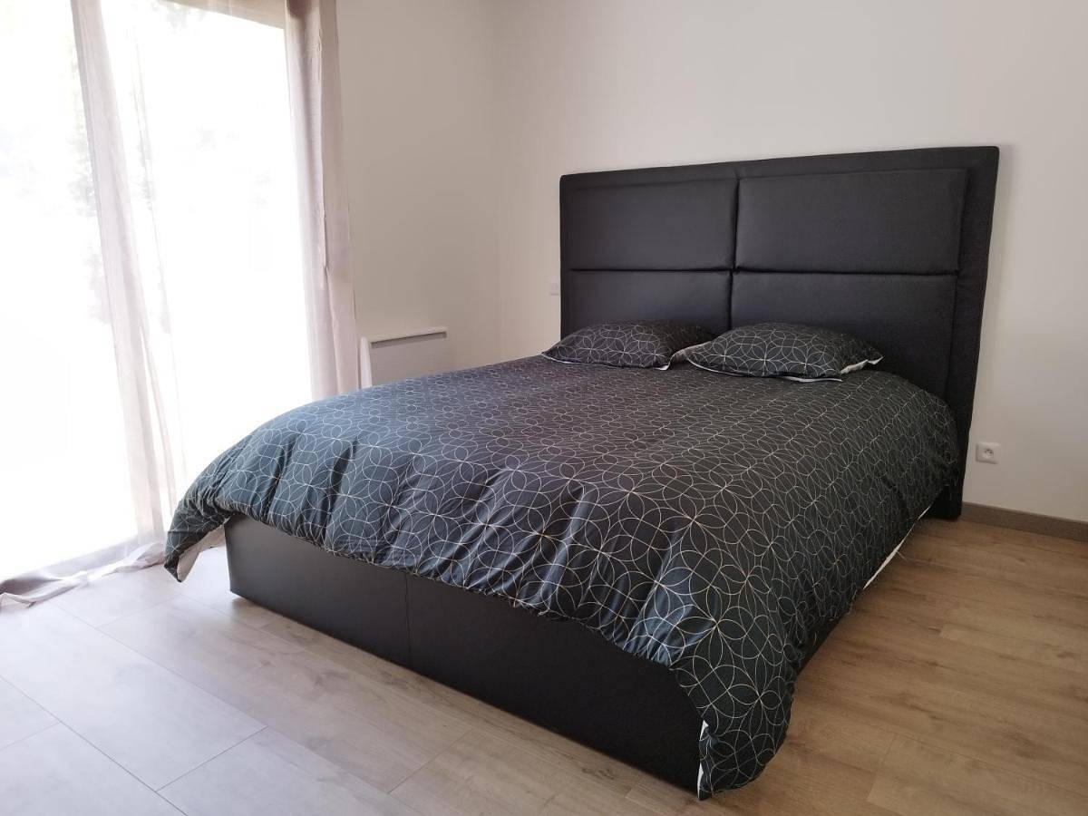 Two-Bedroom House in Vouneuil-sous-Biard, Vienne (France)