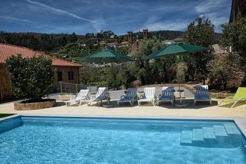 Gîte pour 34 personnes, avec balcon dans Codeçoso
