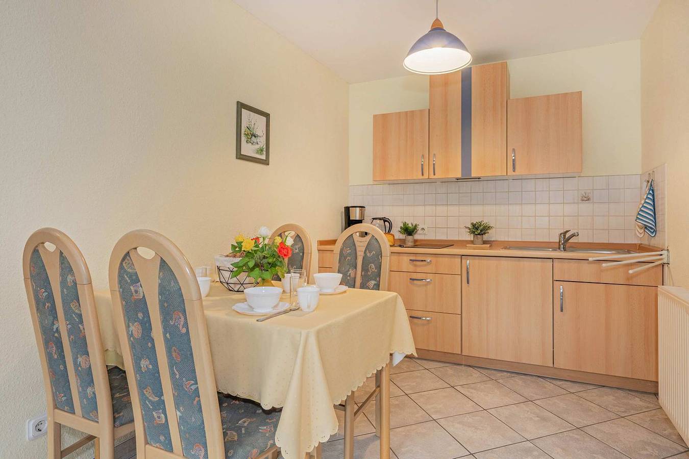 Ganze Wohnung, Gemütliche Ferienwohnung mit Terrasse, nur 600 m vom Ostseestrand entfernt in Drei Kaiserbäder, Heringsdorf
