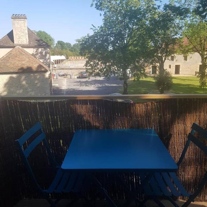 Gîte pour 2 personnes, avec Balcon et Terrasse ainsi que Jardin et Vue dans Moult