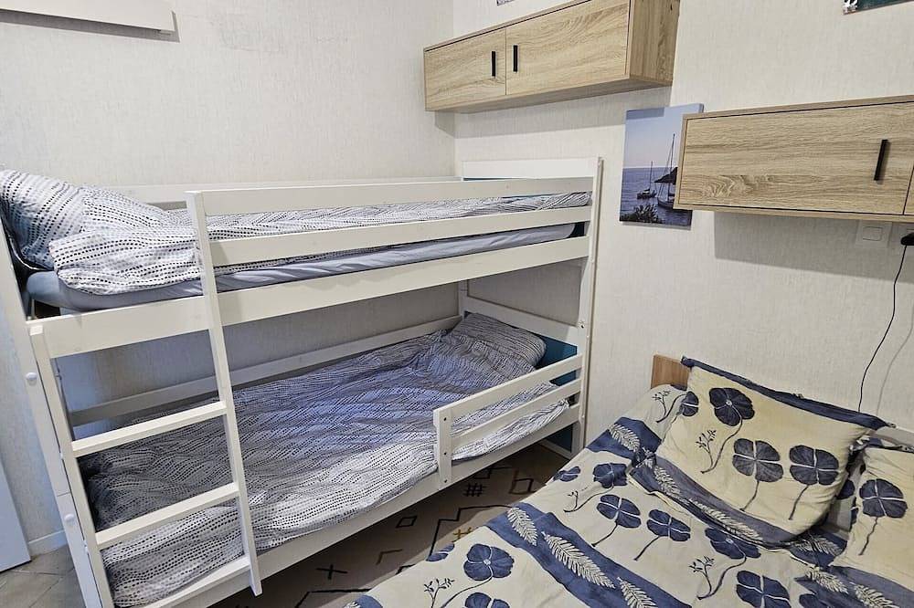 Entire apartment, Le Cabanon Bleurivage Bord de mer Calanque des Figuiéres in Ensuès-la-Redonne, Istres region