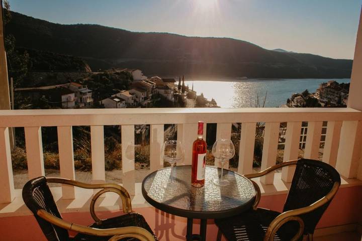 Hôtel pour 6 personnes, avec vue et terrasse, animaux acceptés