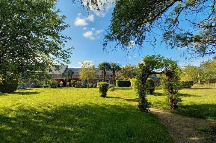 Maison de vacances pour 15 personnes, avec Jacuzzi ainsi que Terrasse et Jardin à Paimpont