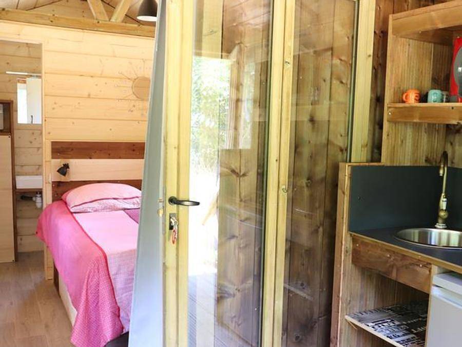 Camping La Prade - Hébergement 2 personnes - La roulotte 1 chambre avec sanitaires in Saint-André-de-Najac, Aveyron
