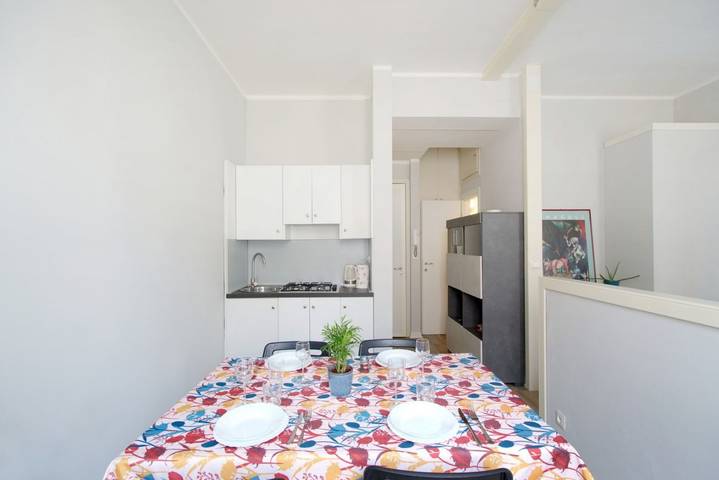 Entire apartment, Guesthost - Comfy Studio-Flat near Verona Center in Centro Storico di Verona, Verona
