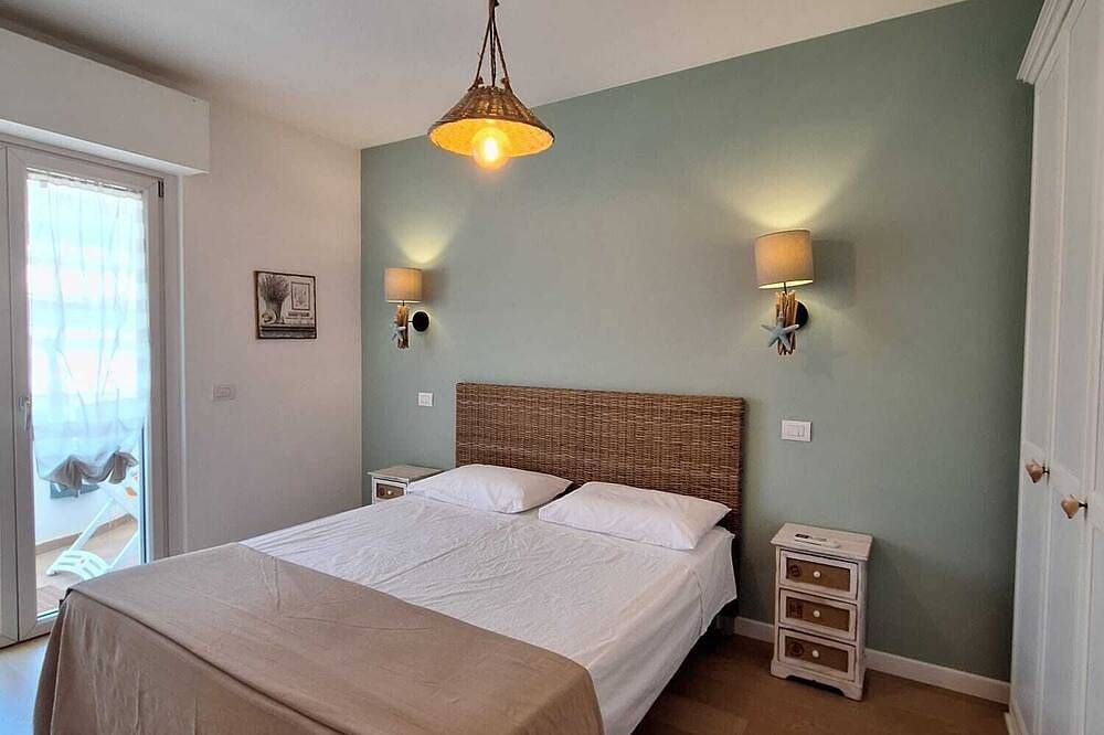 Entire apartment, Apartment directly by the sea in Chieti Province